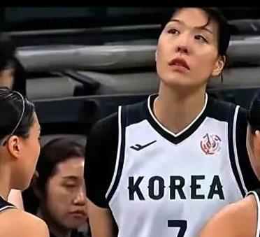 亚洲杯女篮以101:66战胜韩国女篮，获得第三名，依然高兴不起来，感到失落，上届