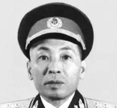 1944年叶飞去诊所看病，看到墙上的字画回来后急令：抓捕老医生
你瞧，1944年