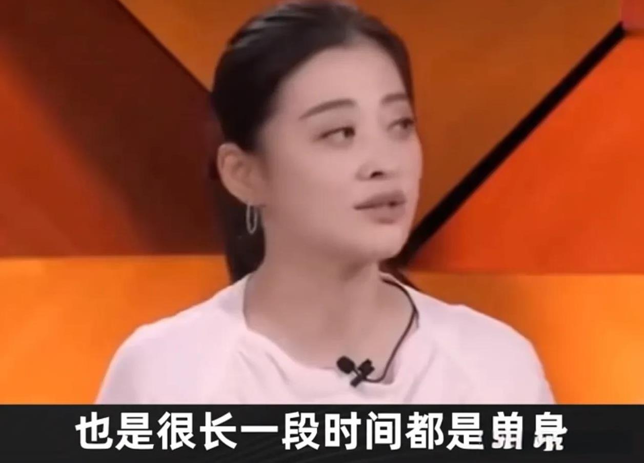 演员梅婷说：“我和鄢颇离婚以后，也是很长一段时间都是单身，其实我爸妈也催我，但我