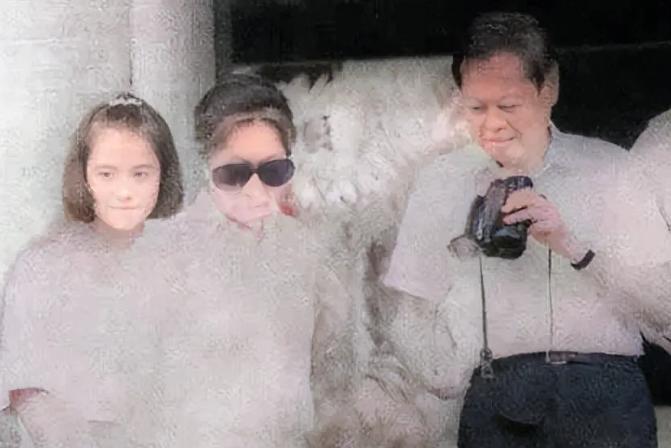 90年代，杨振宁初识翁帆时，留下的一张珍贵照片，这是翁帆与杨振宁的第一次见面，也