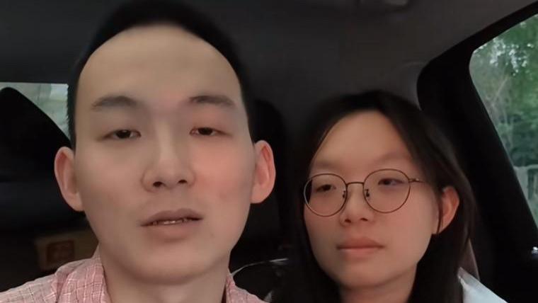 谢浩男穿600元鞋子，老班长晒其旧照催泪，又一被拐孩子回家