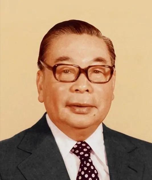 以蒋经国的实力和威望，完全可以在1988年去世之际，将台湾省交到他儿子手中。当时