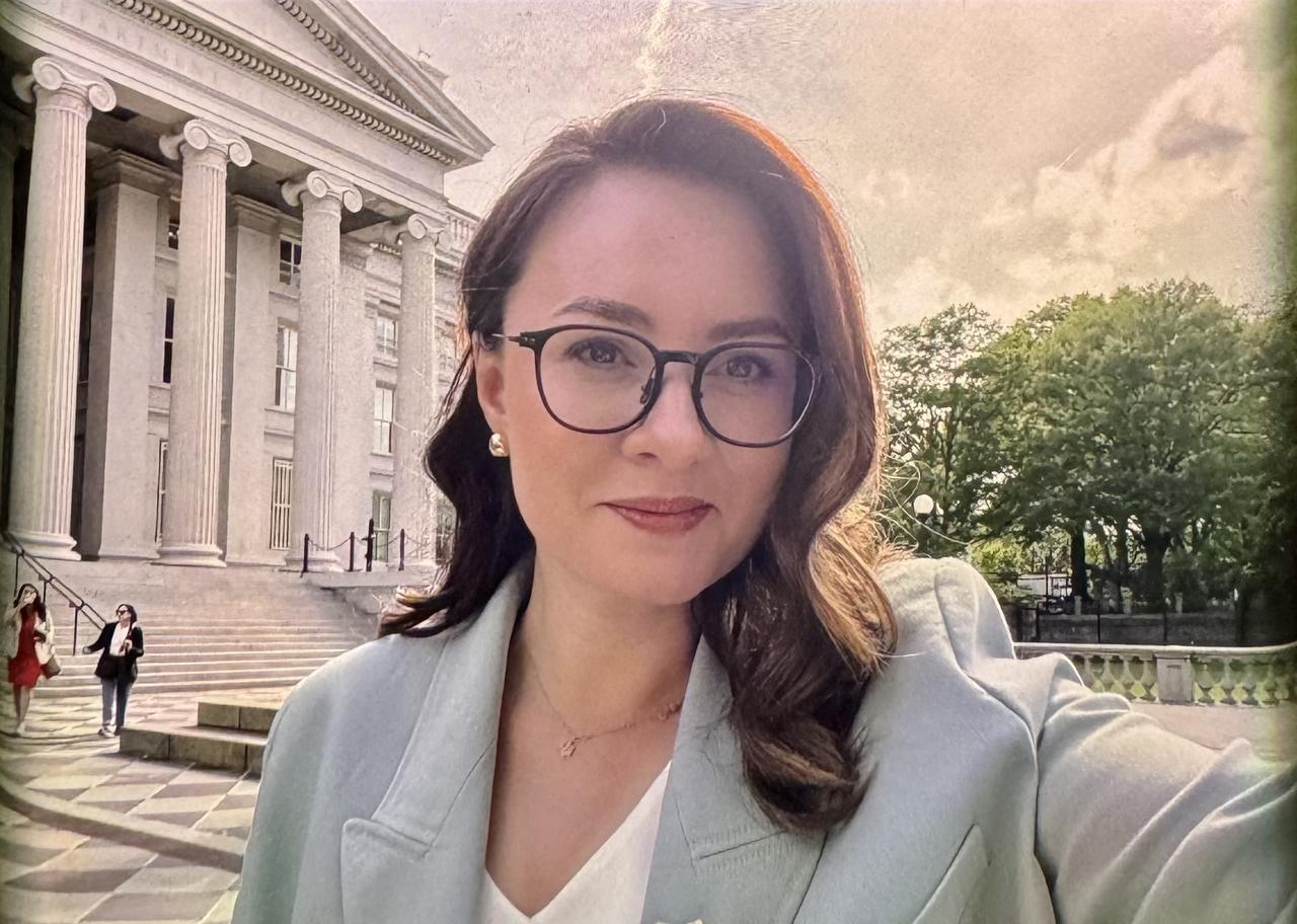 突发！真相大白于天下！这位美女代表乌克兰与美国签订了协议！乌克兰第一副总理兼经济