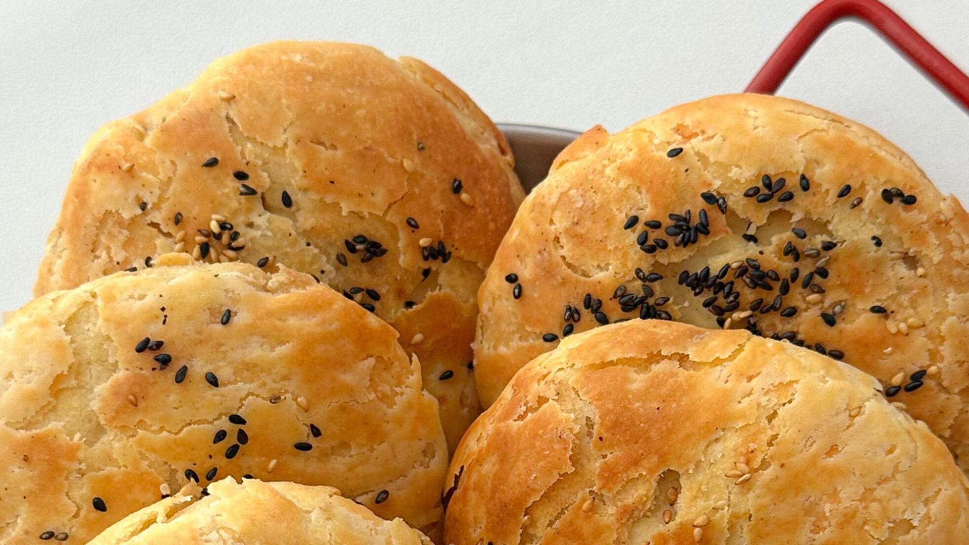 香到骨子里的椒盐烤饼！外酥里软，咬一口掉渣，比烧饼店的还好吃！