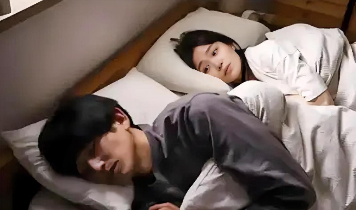 中年夫妻，多过“禁欲”生活。



一位资深婚姻咨询师指出，许多中年夫妻的亲密关