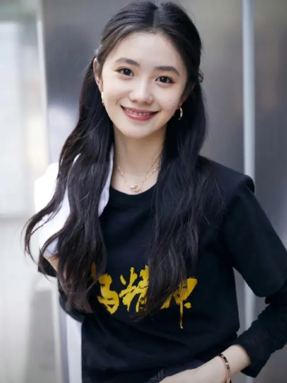 刘浩存妈妈叫吕淑娟，1973年6月29日出生。她曾是辉南县第五中学的教师，还是中