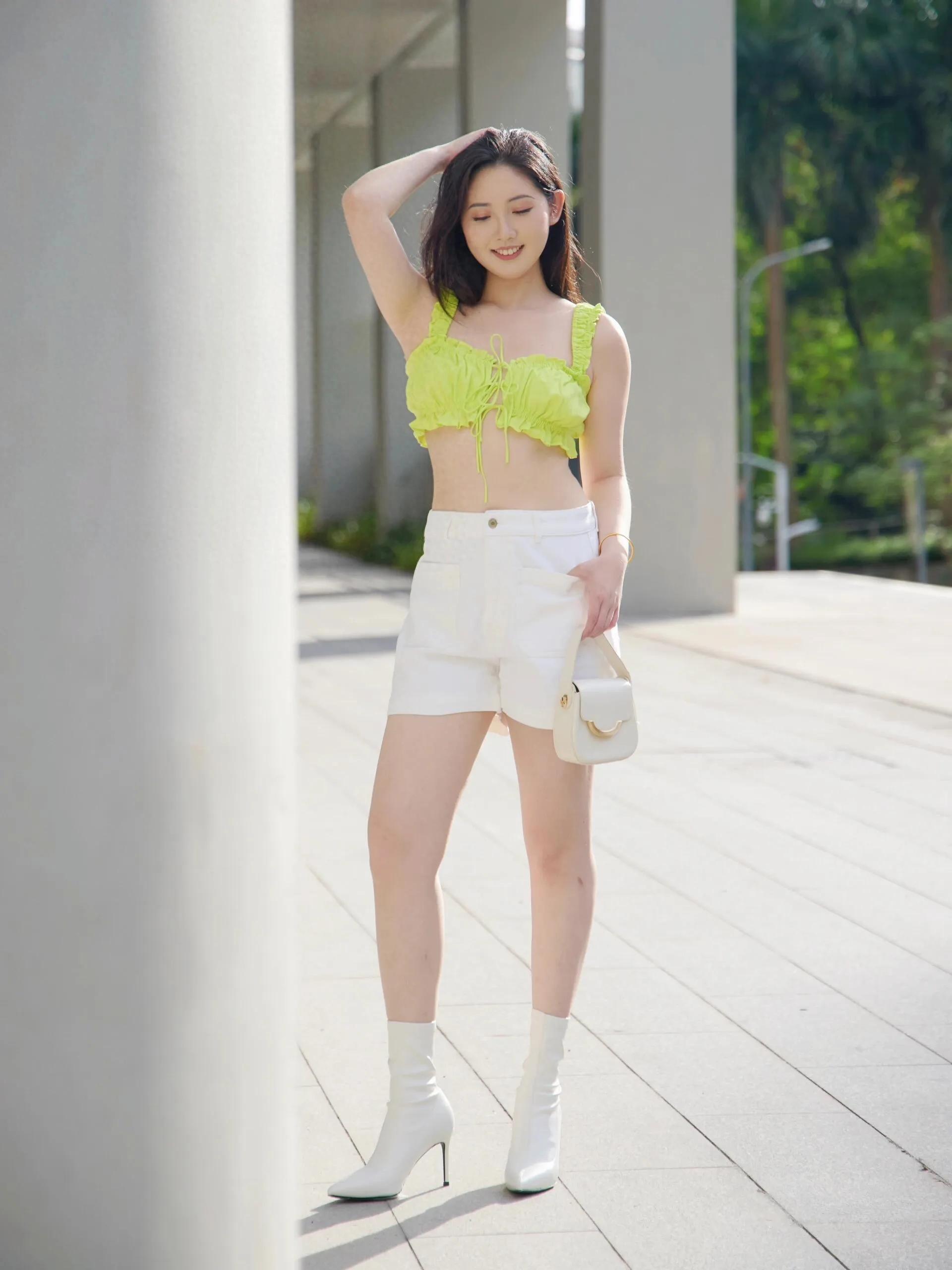 白色短裤美腿高跟气质小美女真赏心悦目
