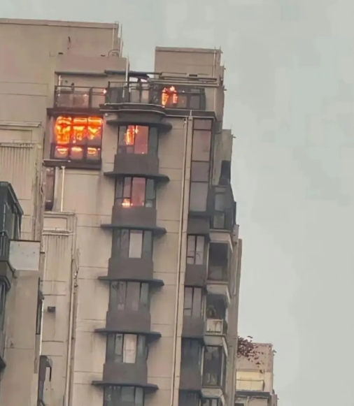 我差点打119了！真吓人，到底是我看错了