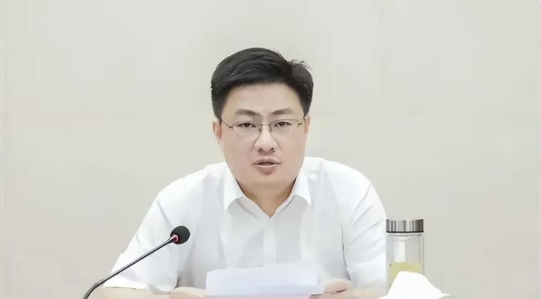曾经因生活作风引起烘动一时的毛奇案，有了最新结果，原万年县委书记毛奇因贪腐115