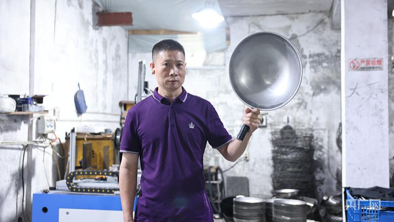 瑞安传家锅爆火，抖音厨具榜第一竟是假货？厂家称直播间冒充，正品仍在生产中未销售