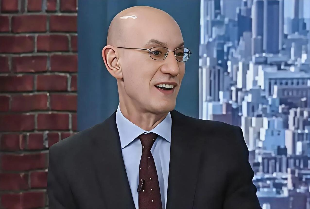 肖华公开喊话罢烂球队！
近日，NBA总裁肖华在一档节目中，谈到独行侠以2%的几率