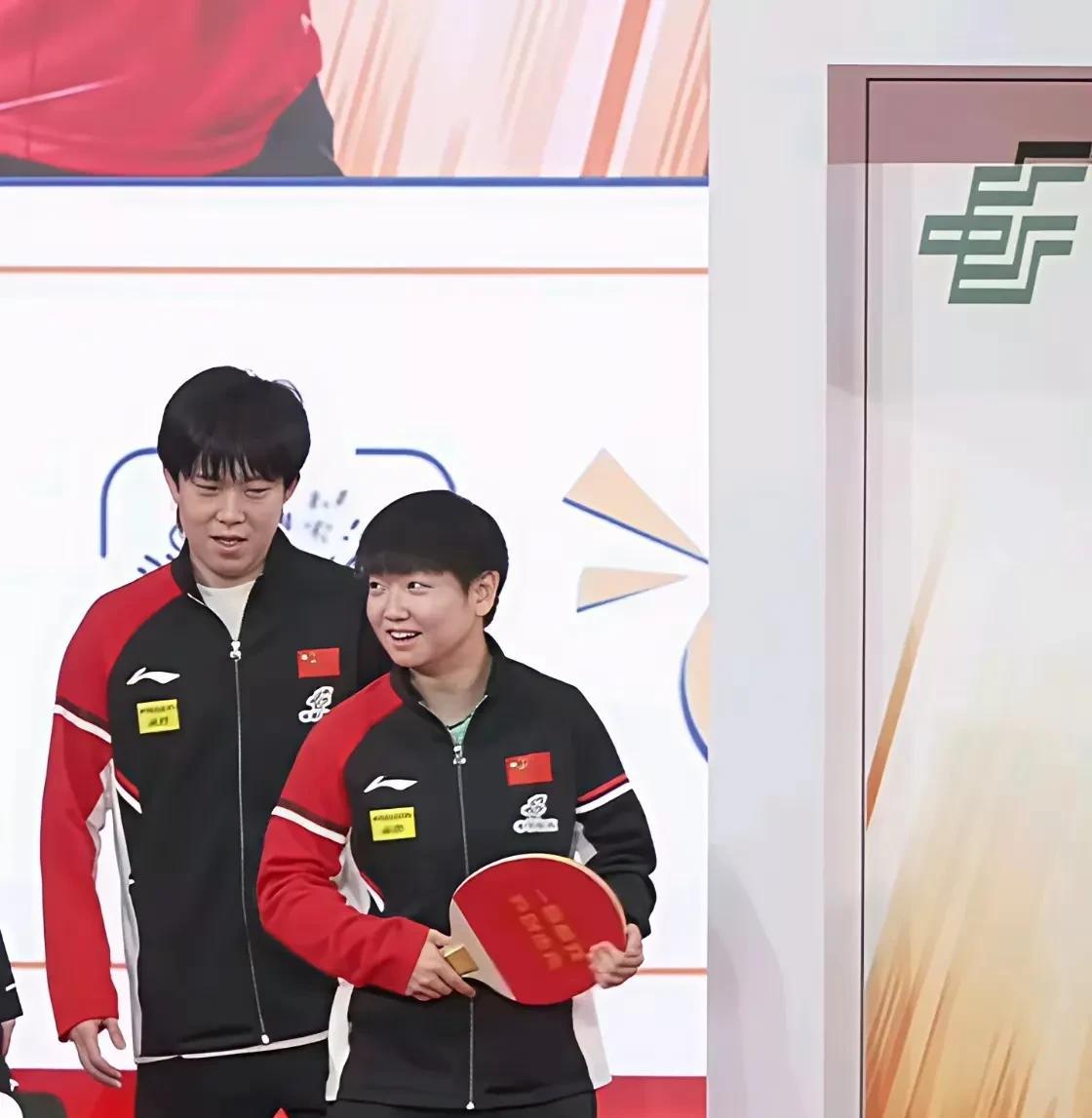 网友调侃楚钦:这是邮政局，不是民政局！
有魂在，参加活动就是好，全程嘴角的笑就没