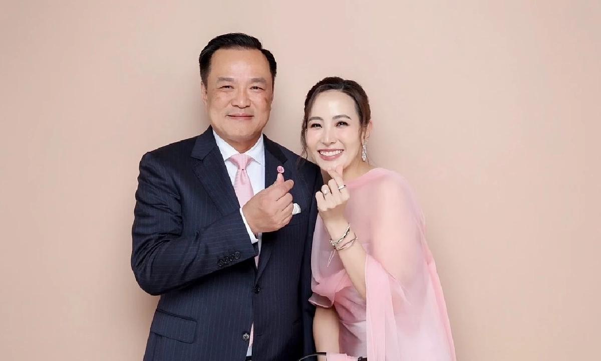 郎才女貌！随着阿努廷当选泰国首相，他的家庭情况也被媒体公开，特别是他相差20岁的