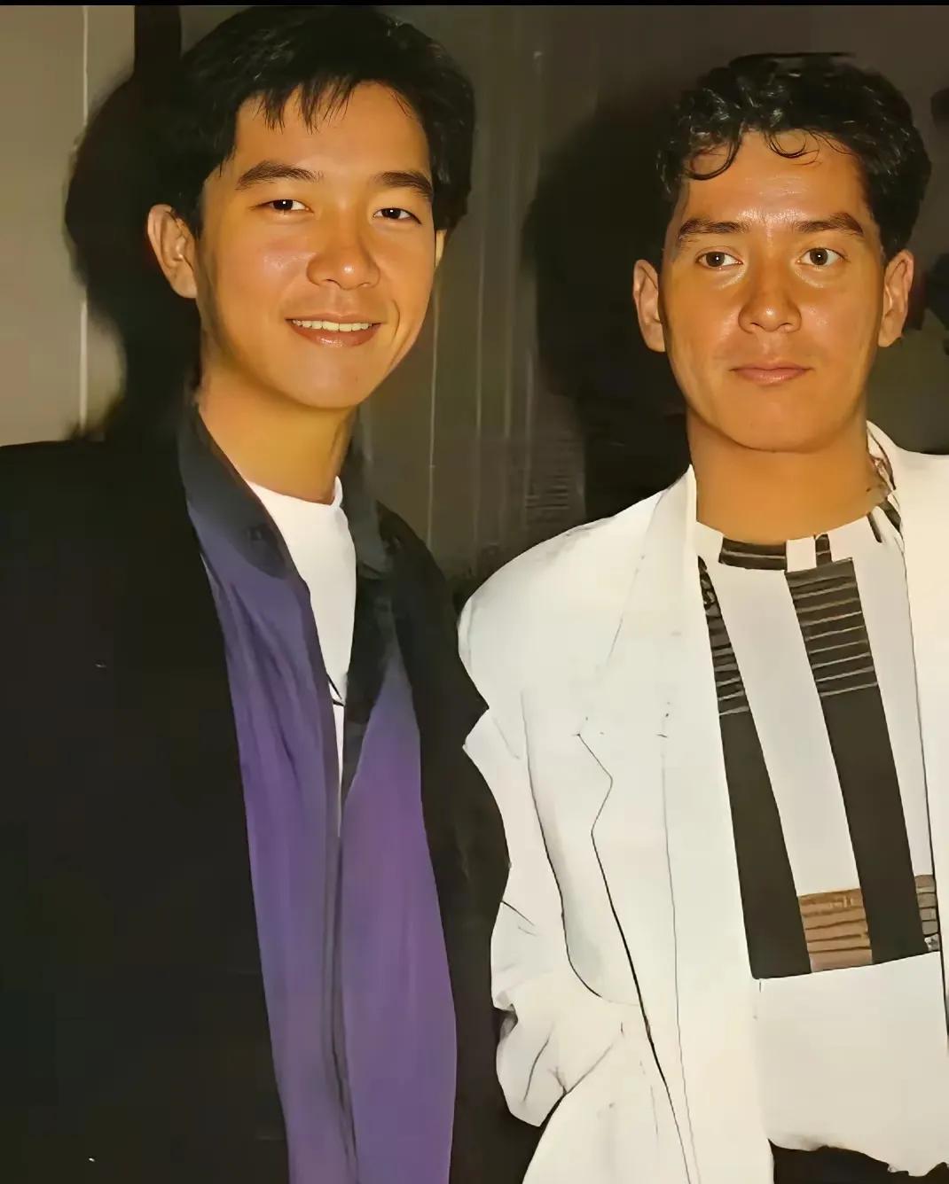 陈百强与谭咏麟，
是同一时代的歌手，
如今，
谭校长还英姿焕发，
可惜，
陈百强