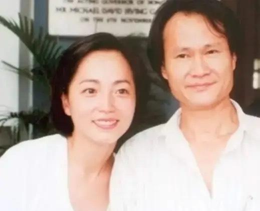 1997年林正英葬礼上，苑琼丹捧着骨灰盒突然发狠话：