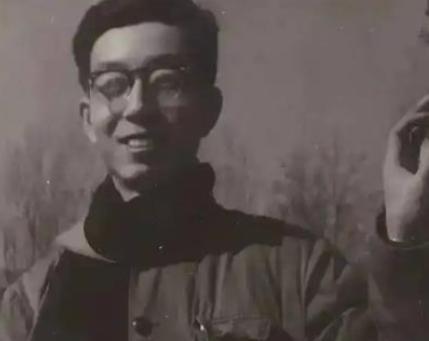 1983年，一位民工胡乱敲击饭盒的节奏被一个人无意间听到，谁曾想，就是这个敲饭盒