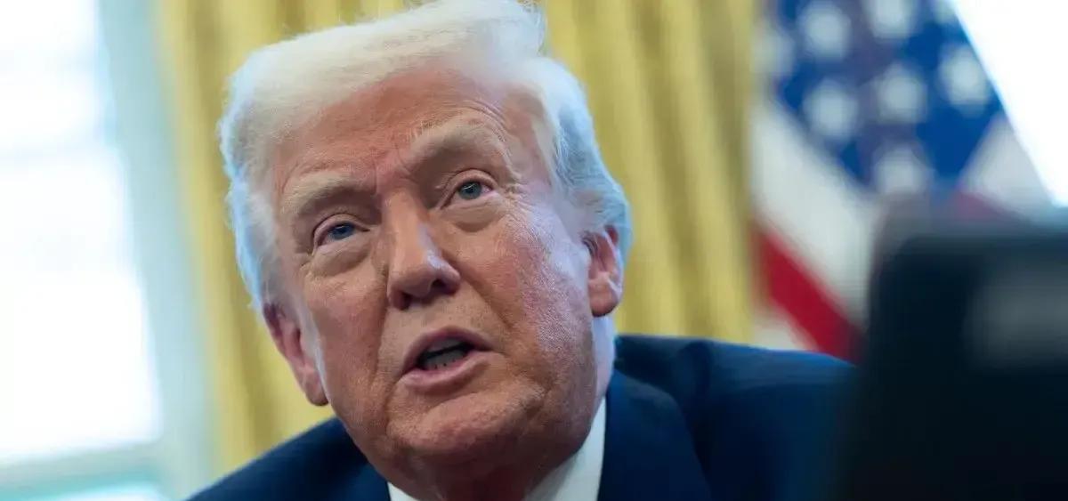【美国要给三星下25%的关税？特朗普这是要干嘛？】
美国总统特朗普在5月24日记