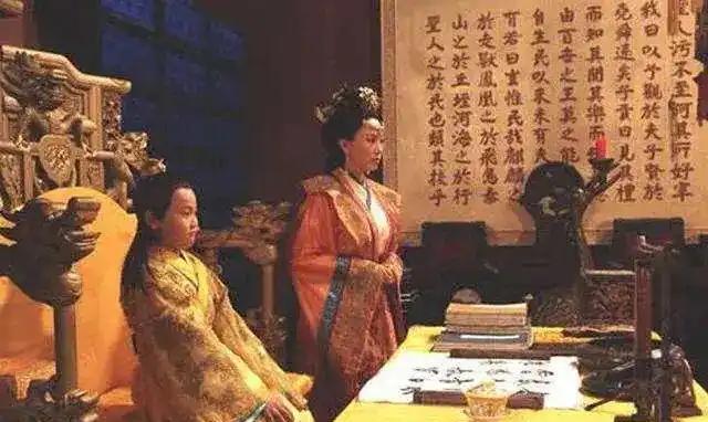 三度垂帘听政，扶立六帝，最不想掌权的女人，却被迫掌权40年。任谁也想不到东晋王朝