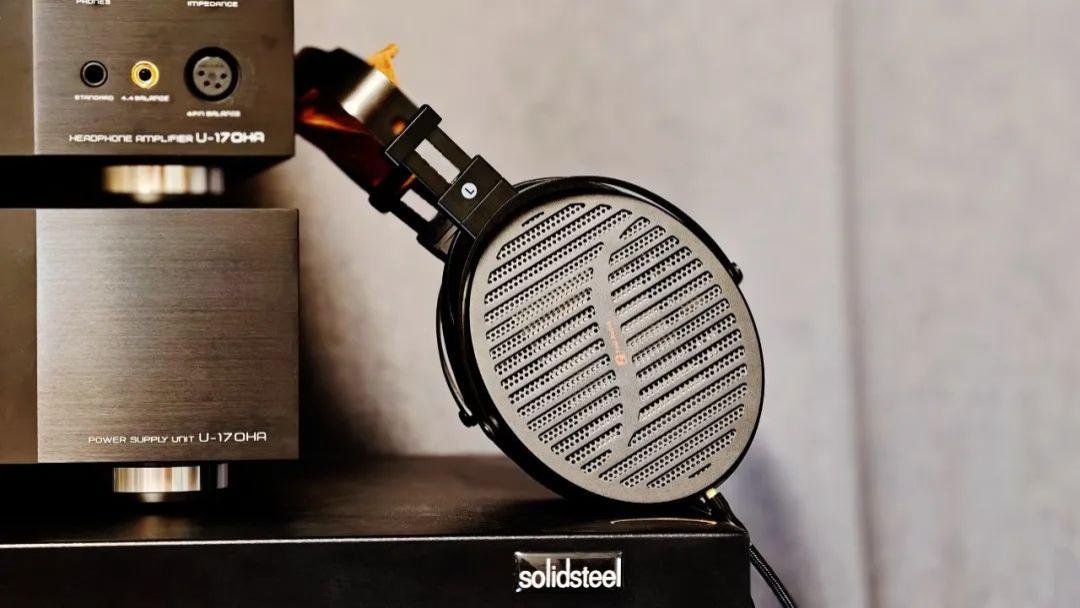 Fosi Audio i5  这款平板耳机不光细腻自然，还兼具动圈的汹涌澎湃