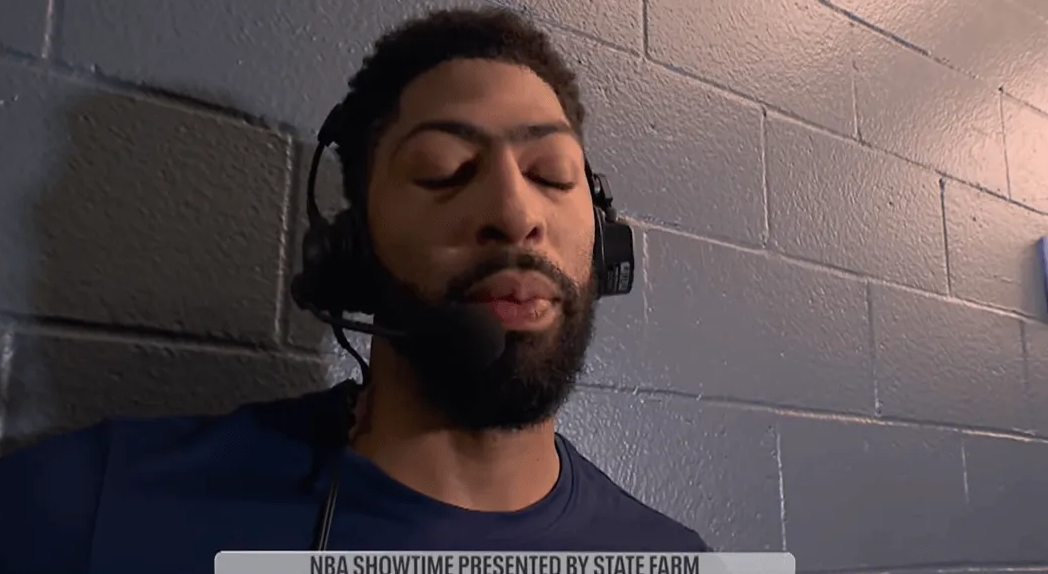 NBA常规赛独行侠100-98战胜国王。
本场比赛，独行侠队球员安东尼-戴维斯出