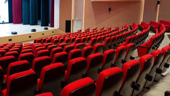 礼堂椅的声学设计如何优化观演体验？