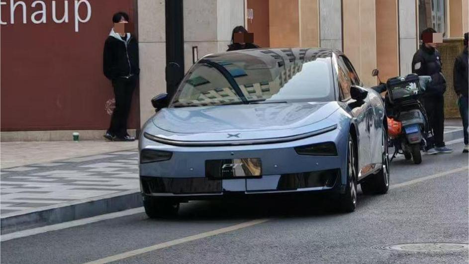 小鹏P7+增程版实车曝光，实用性更强