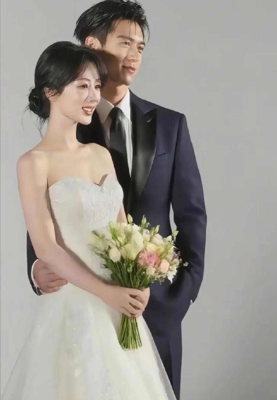 一张假结婚照，竟引爆了5亿人的围观。

不懂这套玩法，流量真的就白白流失了。
