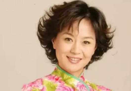 1999年，鞠萍向丈夫提出了离婚，丈夫却提出孩子和钱只能带走一样。鞠萍一听就知道
