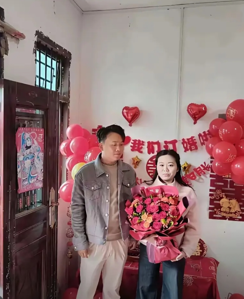 他们俩般配嘛，据说是经过媒人介绍的，女方是一名老师，那么你能看出来男方是做什么工