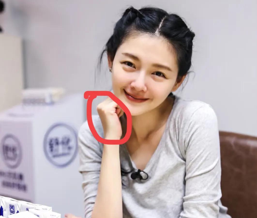 大S遇到具俊晔之后变奇怪了
真是可怕
她和汪小菲在一起的时候，特别有主意，出去逛