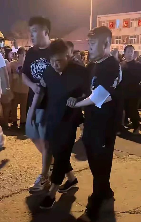 还是过去的人重感情！
你看杨少华老爷子去世，
按94高龄了，
属于喜丧！
但是老