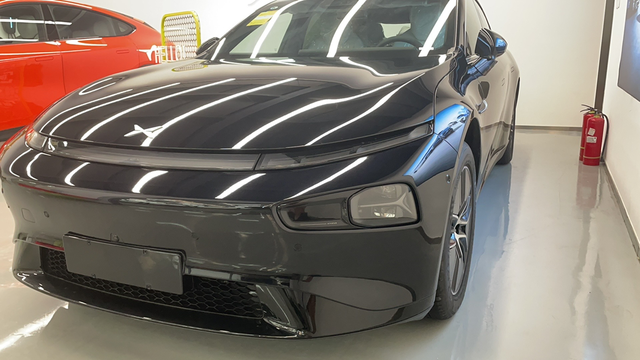 小鹏p7i不走直线
刚提三天的小鹏p7i 把方向盘打正不走直线 一直往右偏 去4