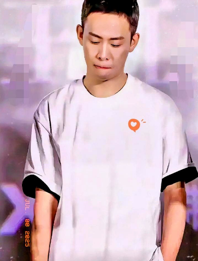 张译现在后悔的大腿都要拍断了吧

不是因为以法之名烂尾了

而是因为现在全网都知