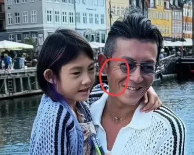 我问我老公：为什么陈冠希到了45，就容易断崖式衰老。

我老公说：这你就不知
