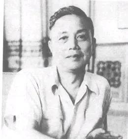 杨朔（1928年10月－2012年2月）是一位享誉中外的杰出作家、剧作家和文化学