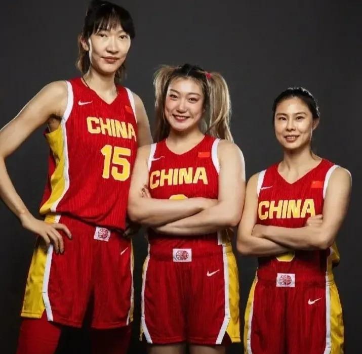 这次女篮埋没的人才太多了，先说李梦，李梦在中国女篮乃至整个世界篮坛小前锋位置也是