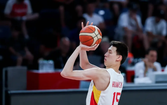 追随杨瀚森的脚步，又有两位中国球员可能以首轮身份登陆NBA

郇斯楠:18岁，2