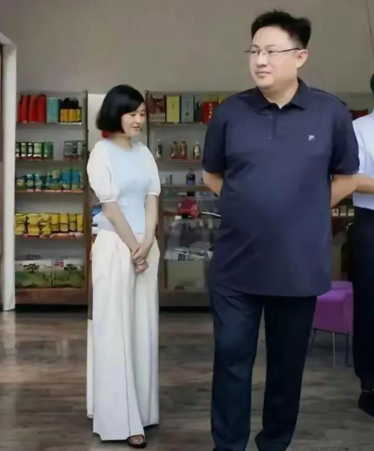 并肩入狱，同一战壕，情义无价 