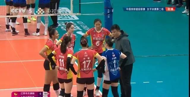上海女排自1996-2001五连冠之后再也没有登顶过中国女排联赛，从2008-0