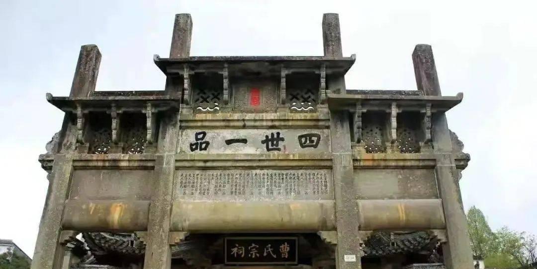 乾隆五十年，京城发生一起高官杀妻案。
这位高官啊，就是礼部员外郎还兼职军机章京的
