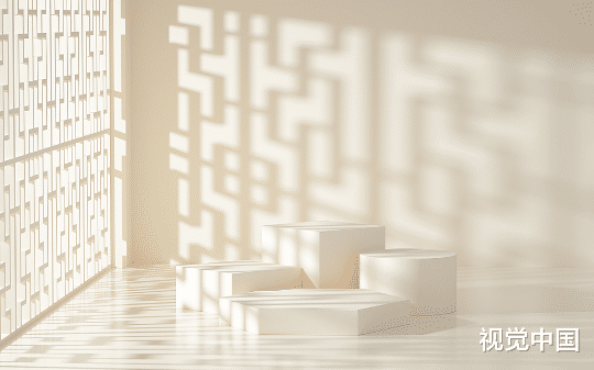 一人得道鸡犬升天。作为小骗子的我，也顺势成为了京城中最有权势的贵夫人。