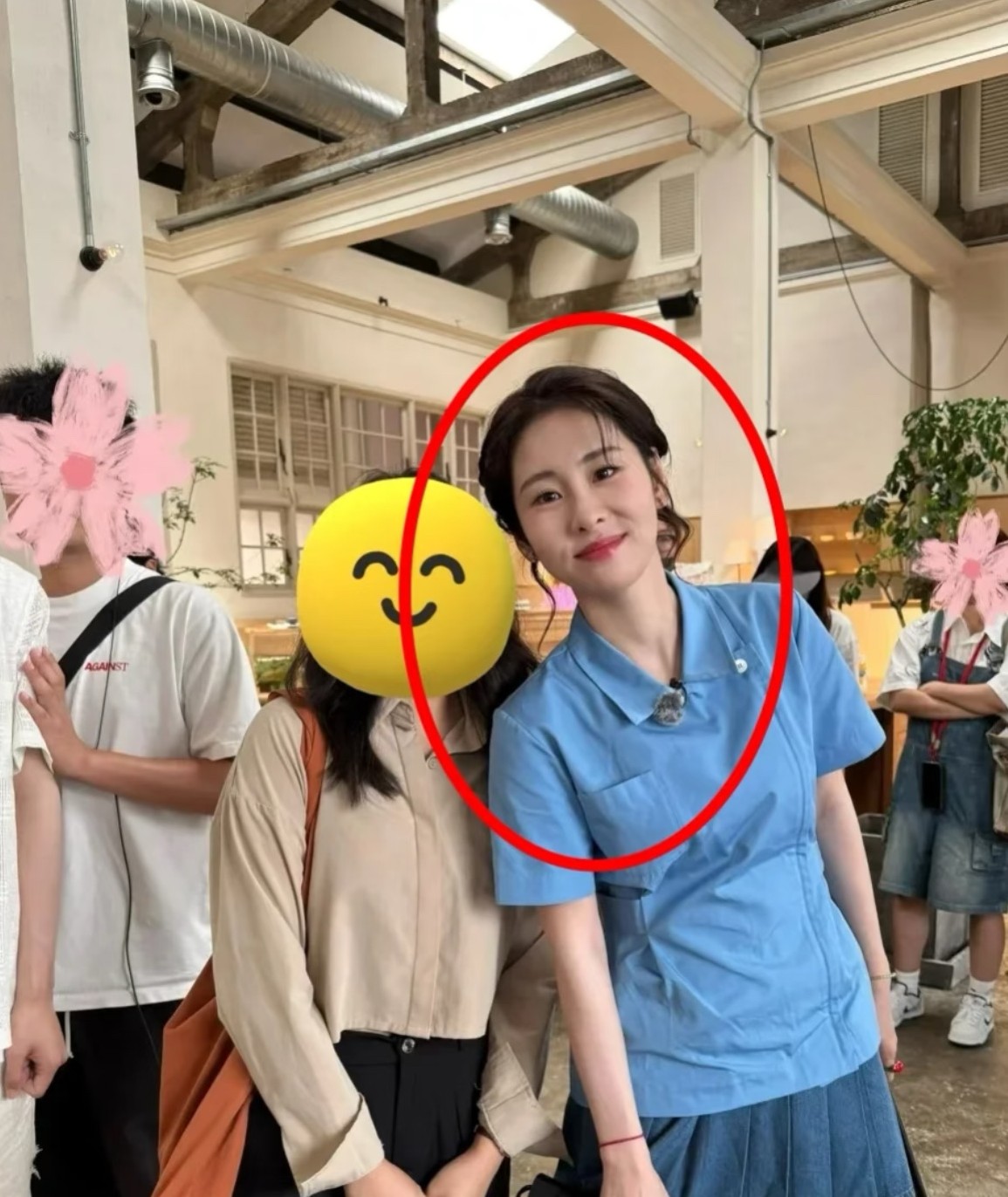 张碧晨路人视角怎么长这样？🌹本人挺美的，但是最近的（年轮）事件引发不少争议！