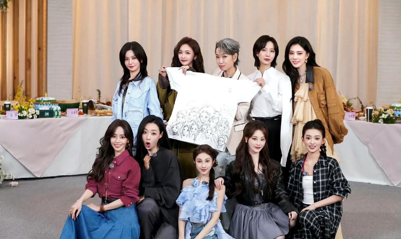 这是《浪姐》系列这么多季以来正式成团吧！
这次《浪姐6》出道姐姐们的成团名：S.