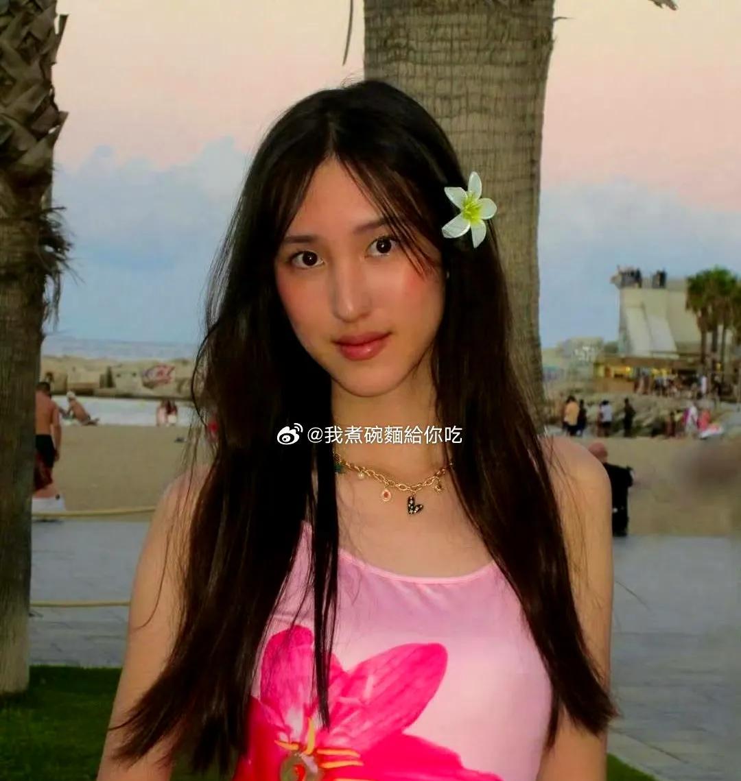 郭可盈林文龙的女儿林天若，度假照。