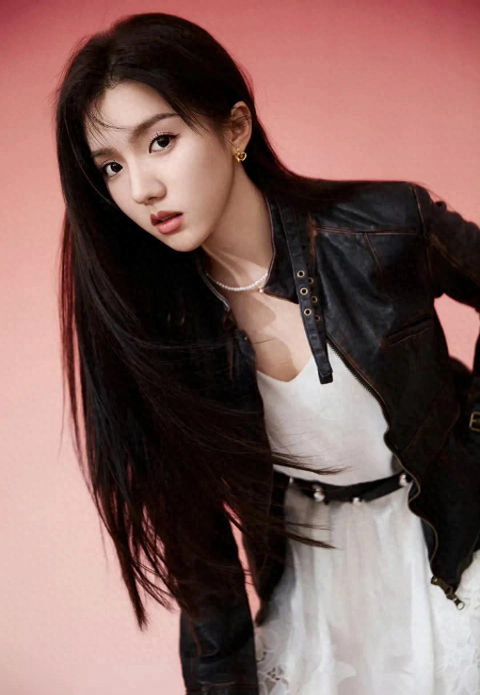 女星苏晓彤时尚瞬间：青春靓丽，展现真我风采！
