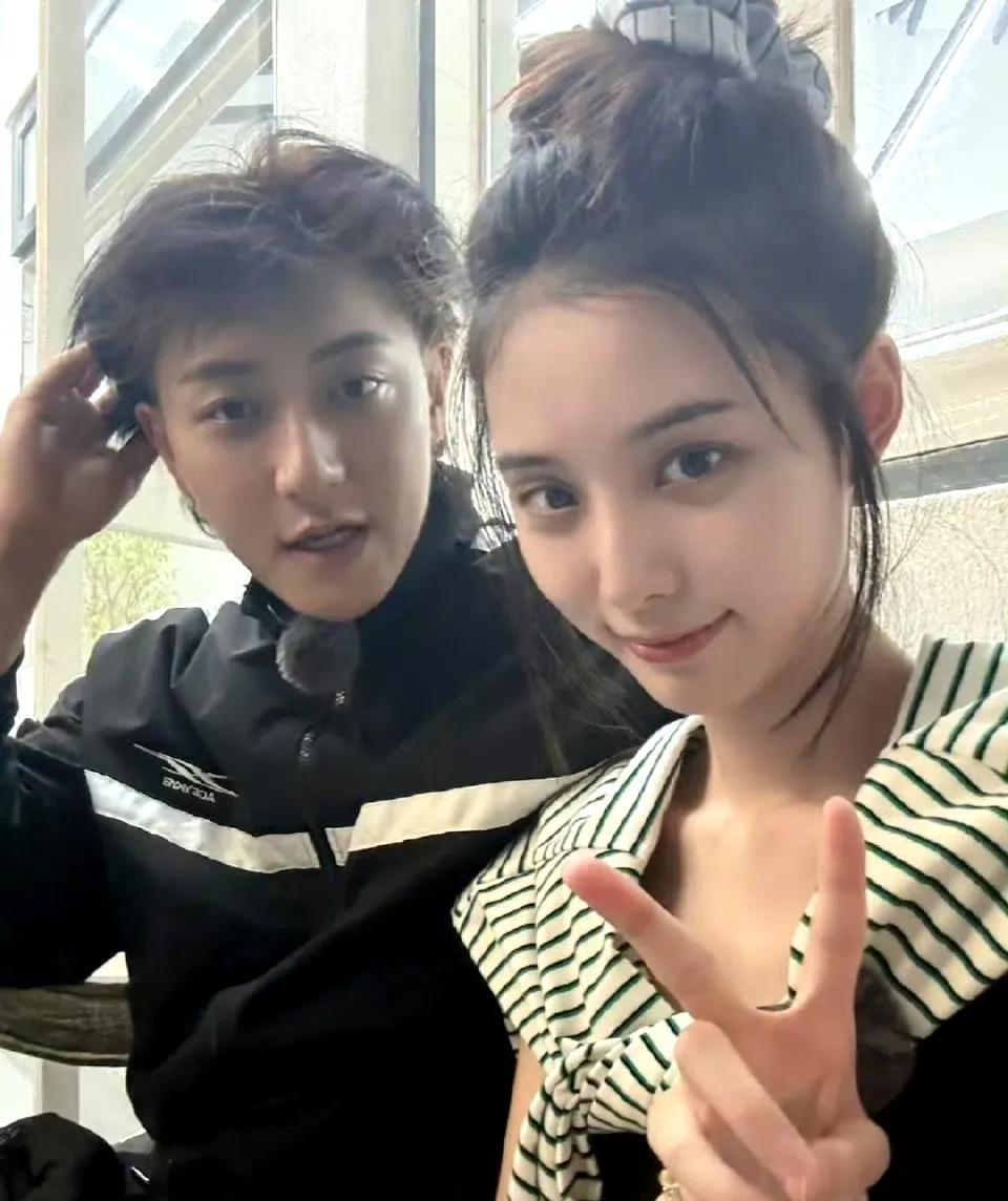 黄子韬直播被问离婚话题，当场回怼显边界感
黄子韬做客网红“迪迪不畏”直播间时，因