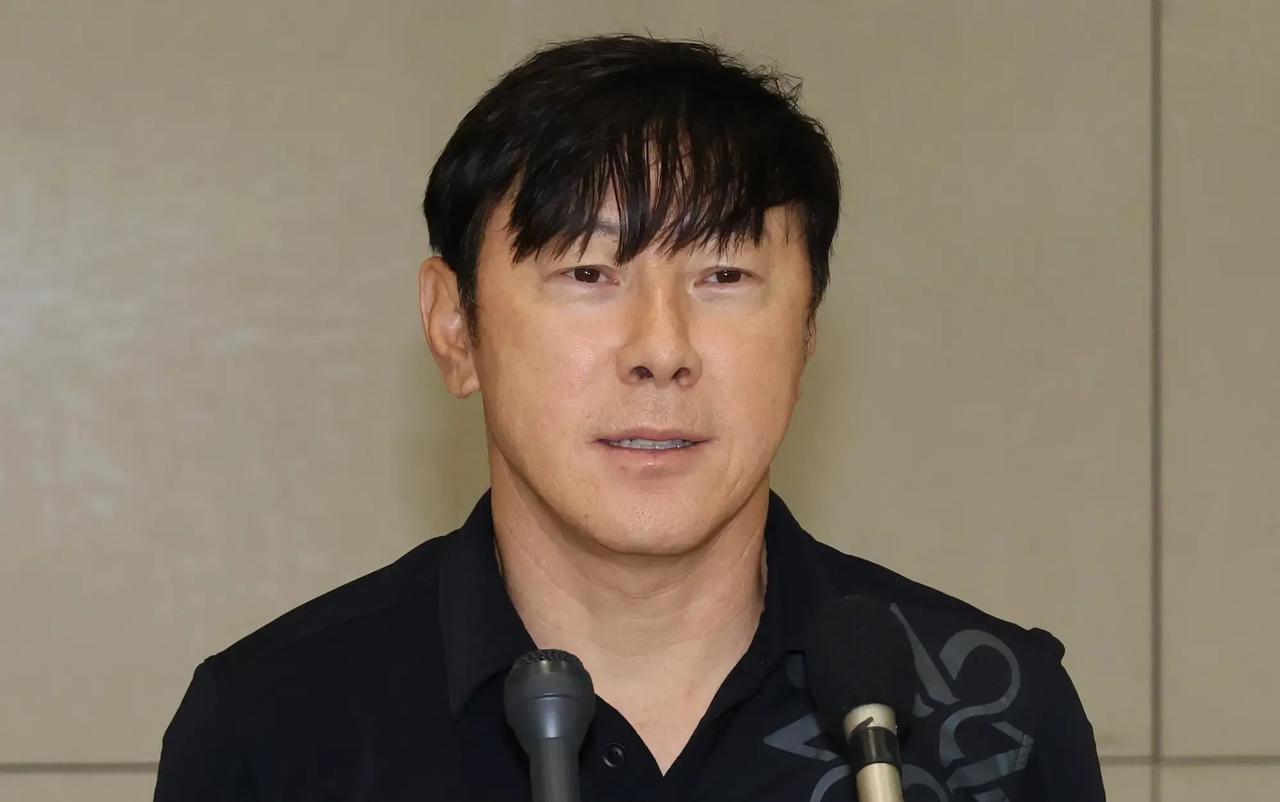 印尼现在得了便宜还卖乖，目前还在关心国足选帅的事情，印尼媒体一直在搞搞心态，他们