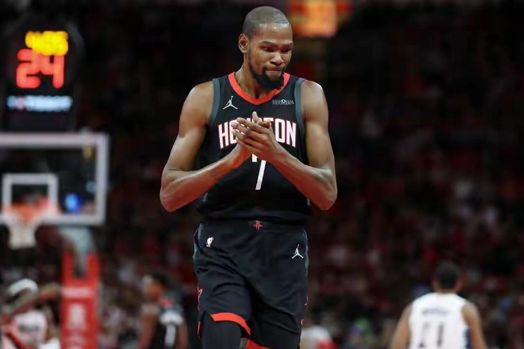 杜兰特:好像几年都在打客场，终于回主场感觉太好
今天早些时候，杜兰特接受了《休斯