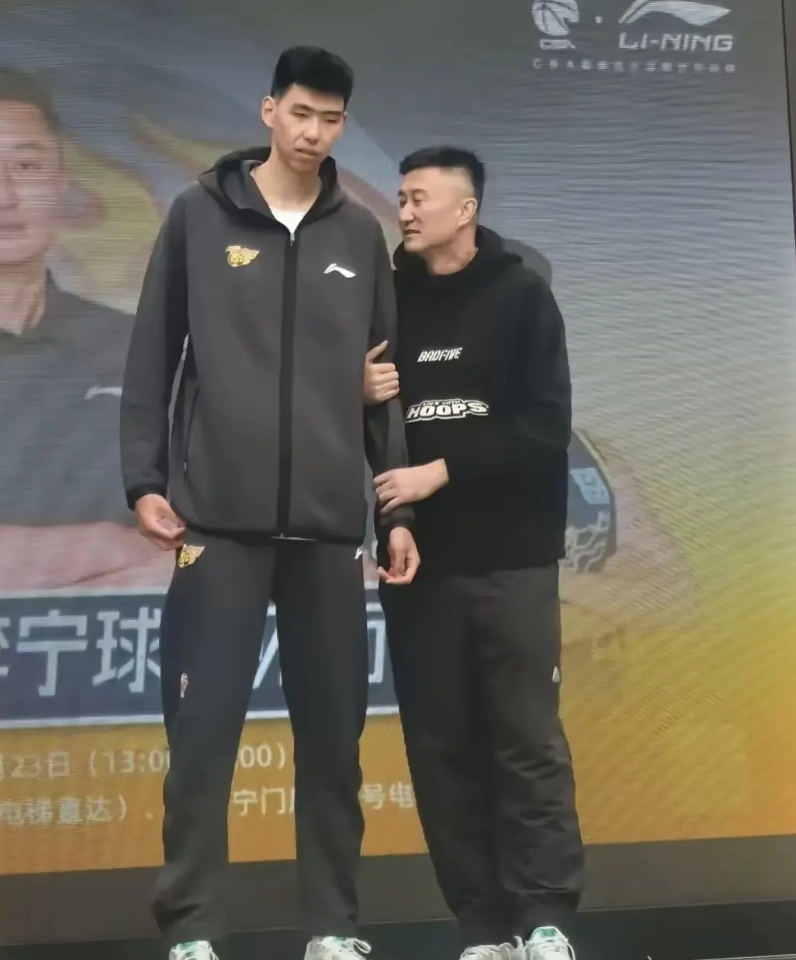 按照广东球迷的说法，按照杜峰的算盘，先把徐昕踢了，如果在广州队打出名堂后，按照什