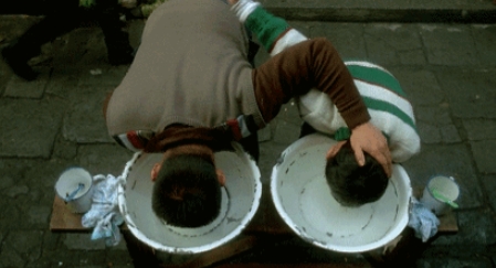 1994那年，10岁的谢苗拍完《赤子威龙》之后，周润发给了他5000块钱，并告诉